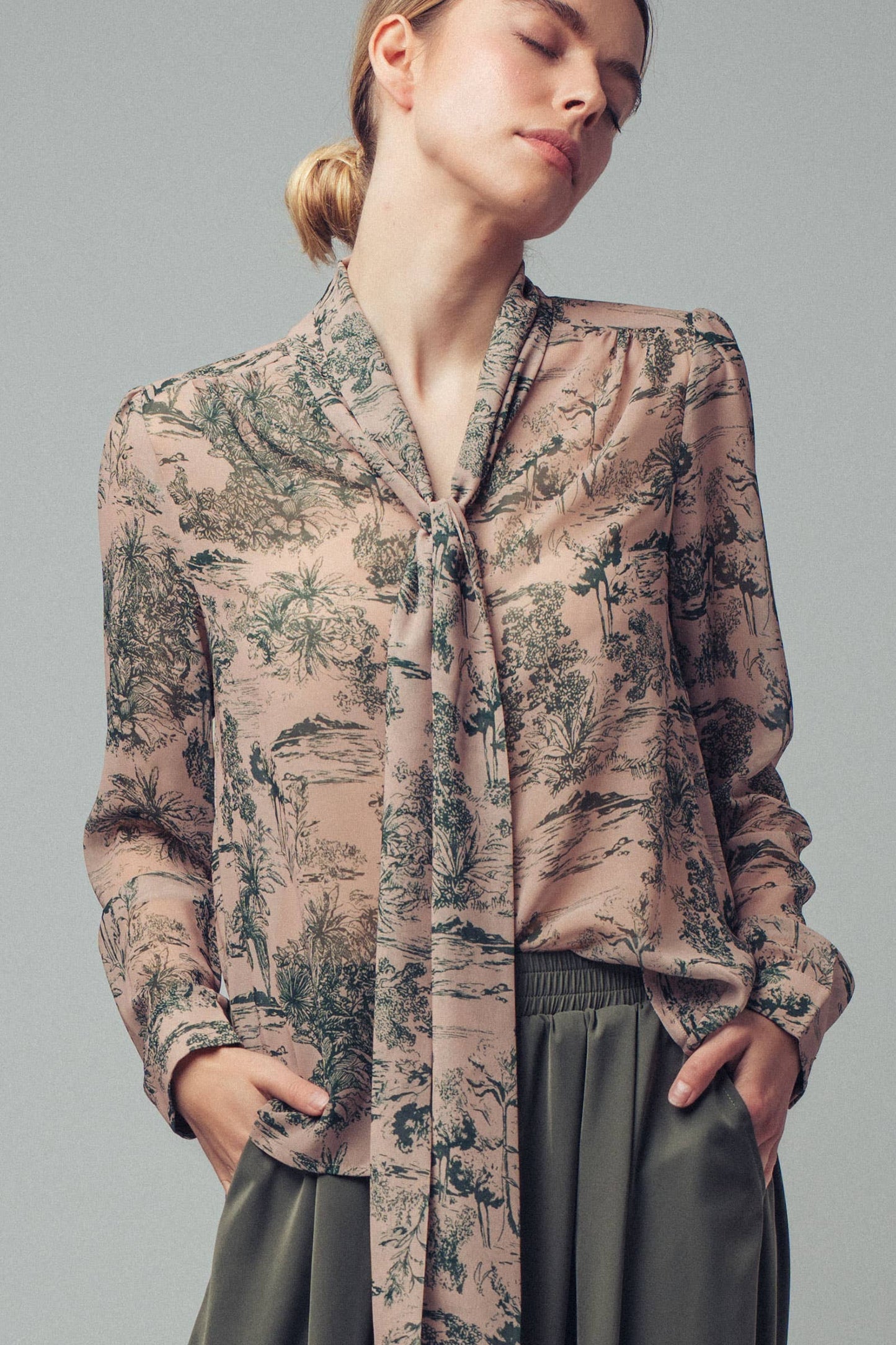 Romantic Toile Print Pussy Bow Blouse